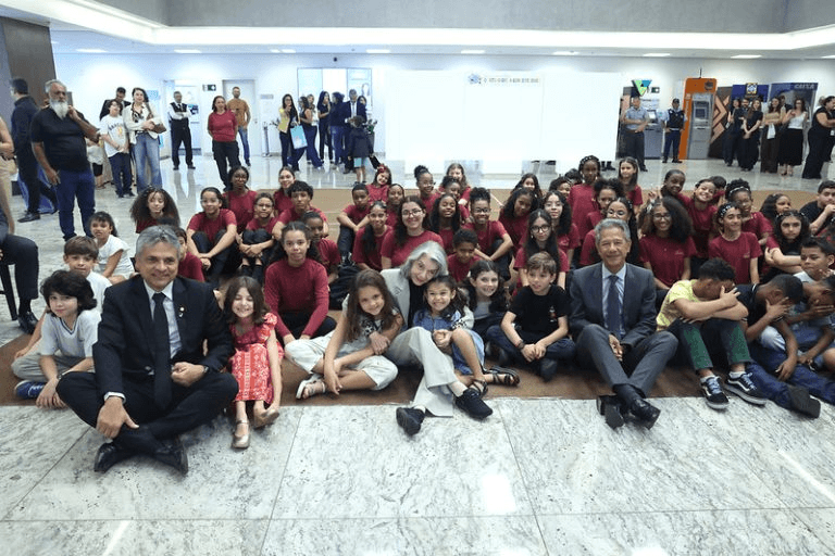 Tribunais abrem as portas para ensinar cidadania e democracia às crianças 