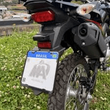 Projeto exige lacre físico em placas de motos e quadriciclos