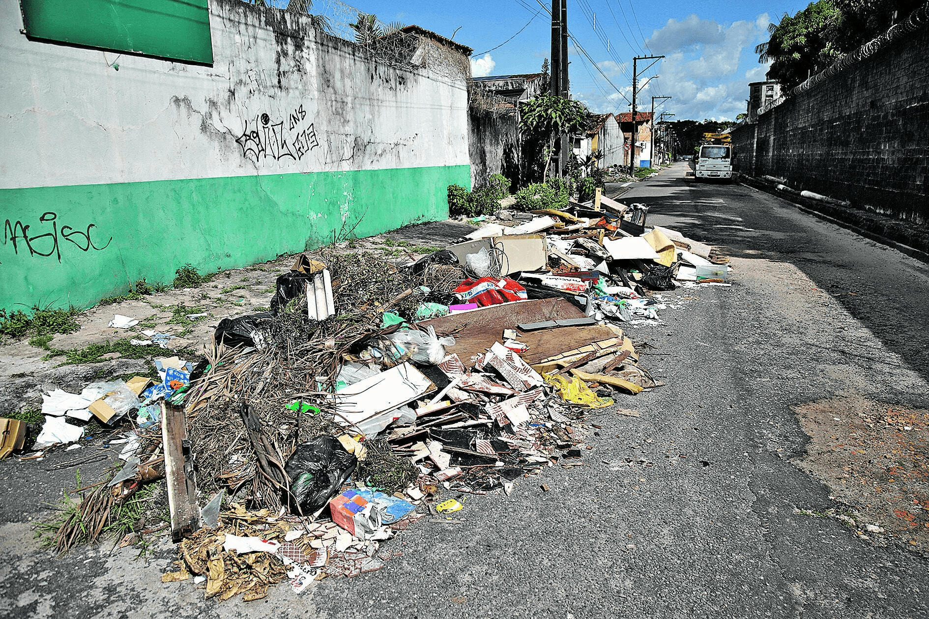 Câmara aprova multa para quem descarta lixo em vias públicas; texto vai ao Senado