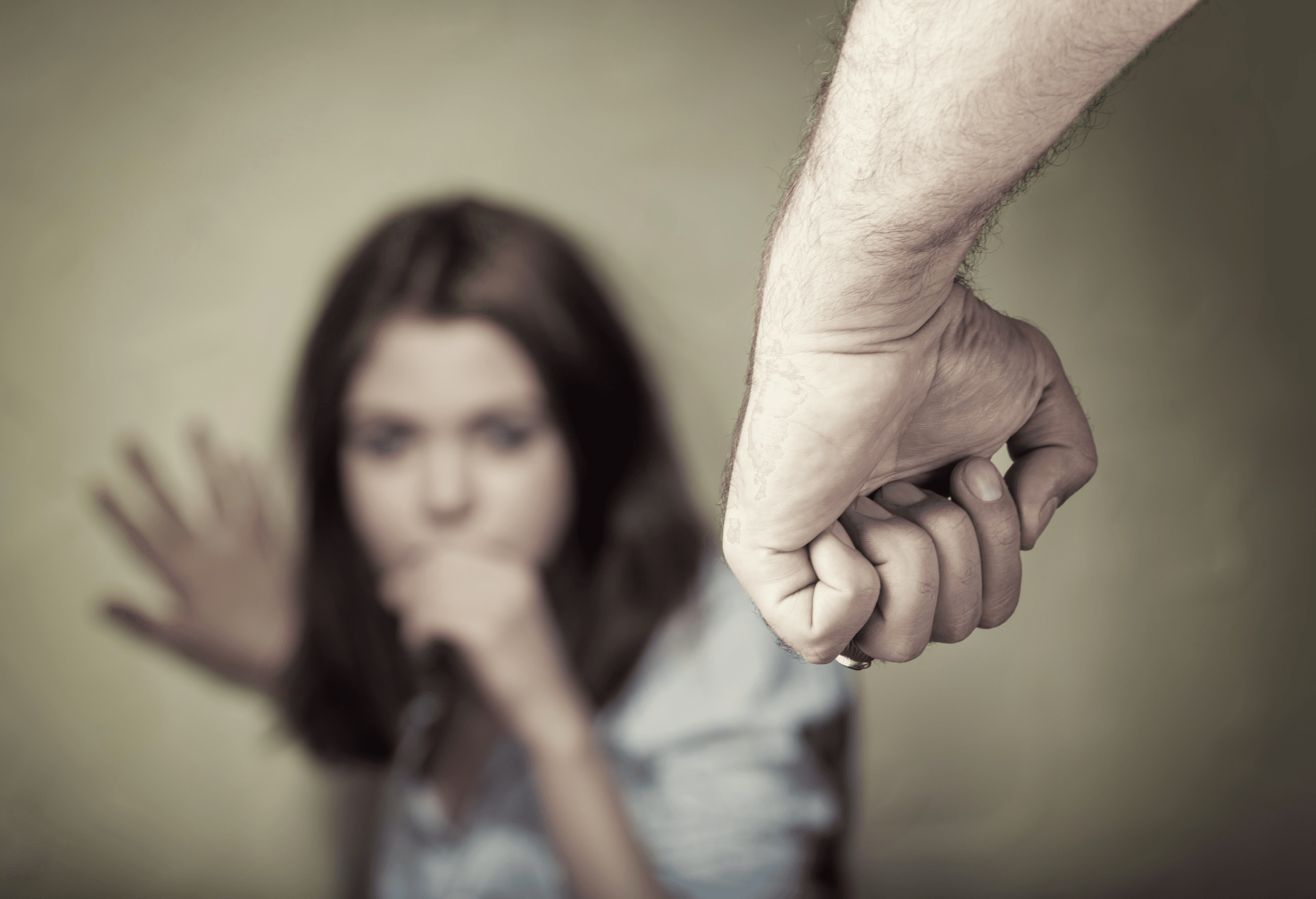 Comissão aprova agravante para violência institucional contra mulher vítima de violência doméstica