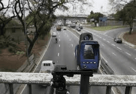 Comissão aprova projeto que torna obrigatória imagem do veículo com placa em multas por radar