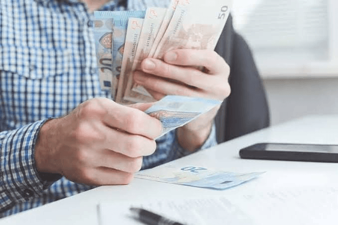 Projeto obriga bancos a divulgar taxa real de juros e destacar o custo total de empréstimos