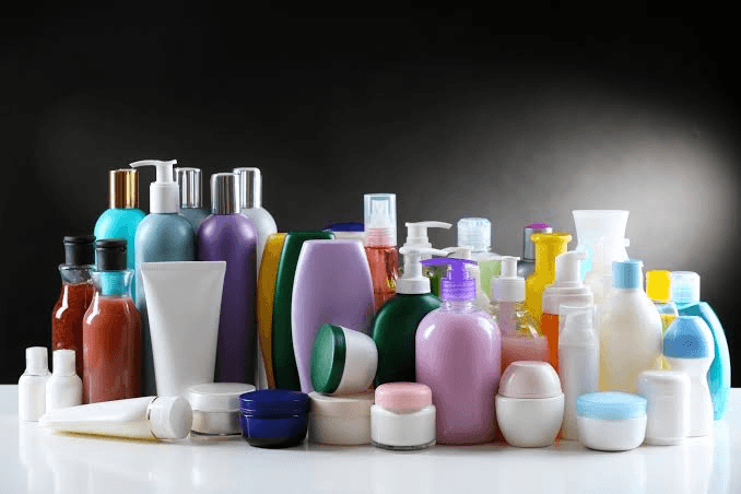 Comissão aprova redução gradual de microplásticos em cosméticos e itens de higiene